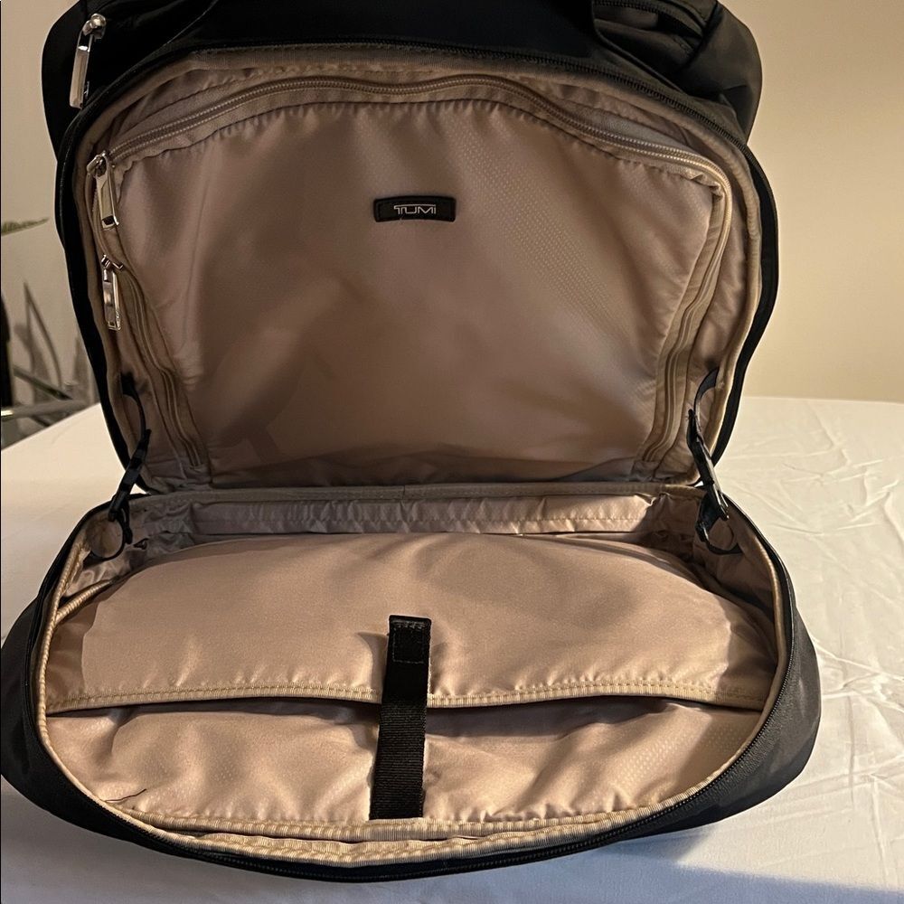 Tumi Sydney Compact Carry On - Picture 10 of 11